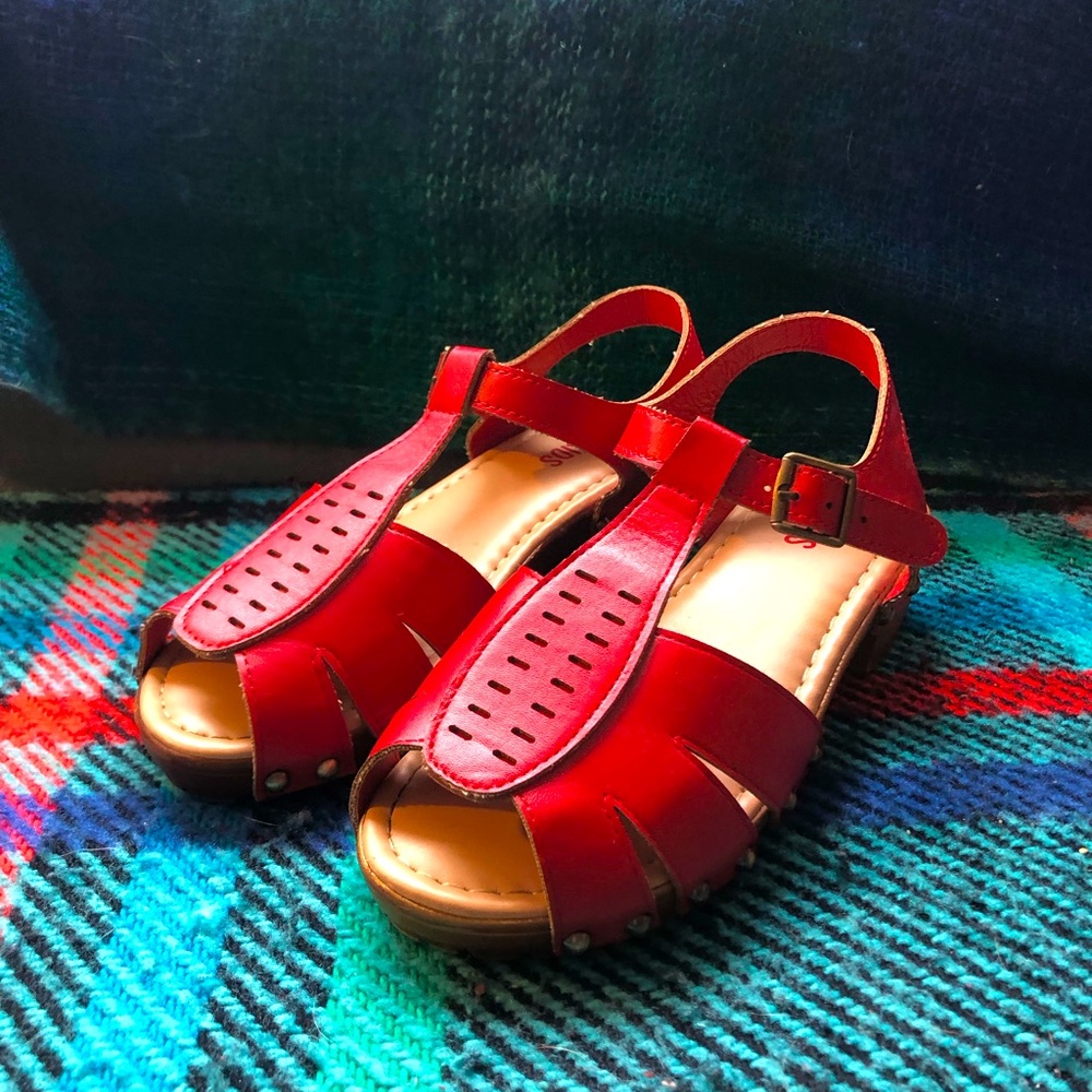 Adorable girls 2Y Ruby red T-strap dressy sandals